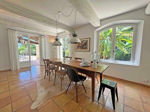 Dining - Stunning Villa with Pool, BBQ and Fitness - 4 Suite Bedrooms - 8 Guests (Tourrettes-sur-Loup)
