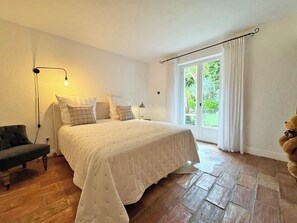 4 bedrooms, in-room safe, iron/ironing board, free WiFi - Stunning Villa with Pool, BBQ and Fitness - 4 Suite Bedrooms - 8 Guests (Tourrettes-sur-Loup)