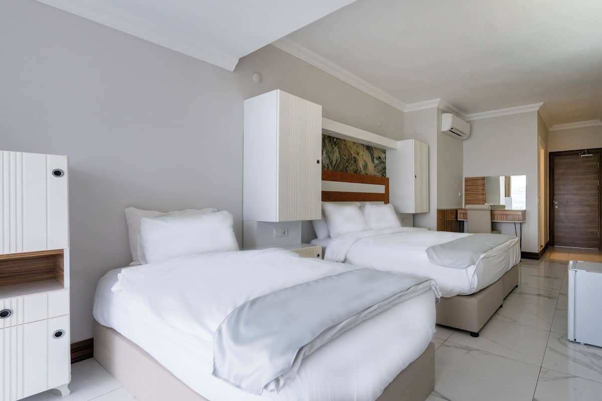 Standaard kamer, 1 twee- of 2 eenpersoonsbedden, Meerdere bedden, balkon, uitzicht op zee