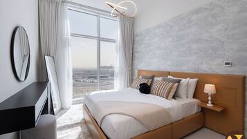 Standard-Apartment, 1 King-Bett und Schlafsofa, Balkon, Stadtblick | Bettwäsche aus ägyptischer Baumwolle, hochwertige Bettwaren, Zimmersafe