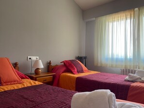 3 Schlafzimmer, Reisekinderbett, kostenloses WLAN, Bettwäsche