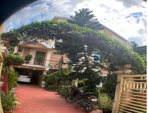 Kathjodi groud floor garden view room in a Villa in Bhubaneswar