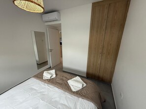 1 bedroom, WiFi, bed sheets - Wake up by the Sea Apt 2 just 50m from the beach in Pernera (Paralimni)