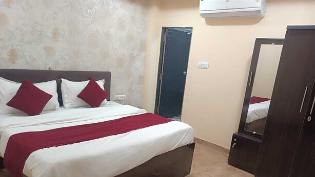 Desk, blackout curtains, free WiFi - Hotel Zane Aura  (Indore)