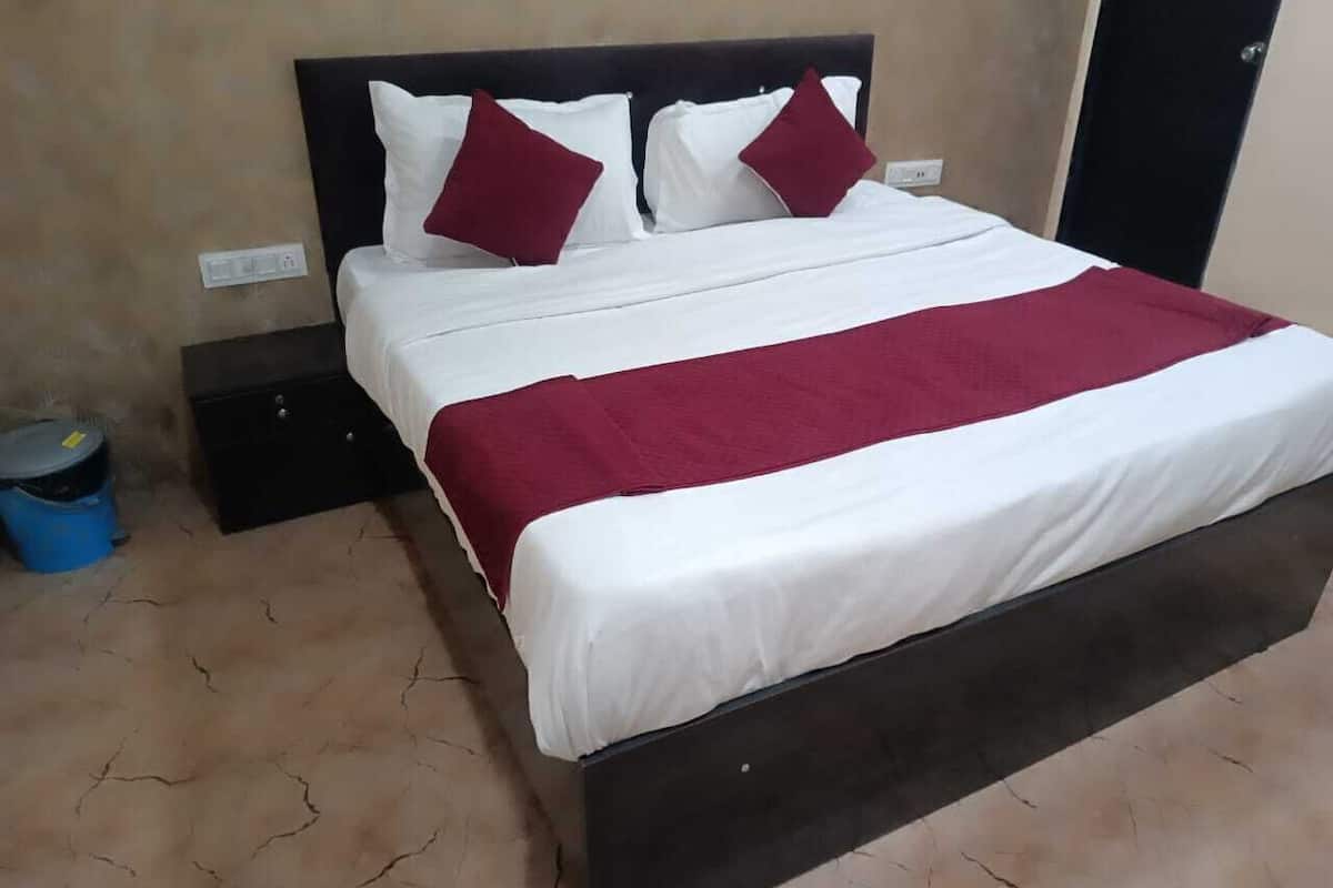 Skrivebord, blendingsgardiner og wi-fi (inkludert)