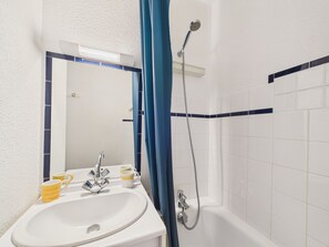 Bathroom - Sea view, beach 300 m away, apartment for 5 (Saint-Hilaire-de-Riez)