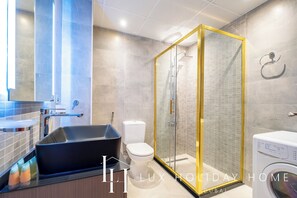 Bathroom - LUX The Marina View Suite 2 (Dubai)