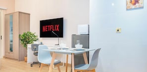 Dining - LUX The Marina View Suite 2 (Dubai)