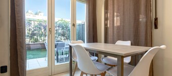 Bright Studio Apartment with Private Garden