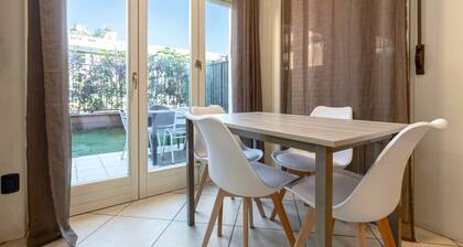 Bright Studio Apartment with Private Garden