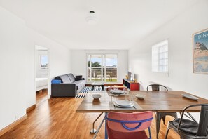 Dining - Apartment for 2, terrace, near the beach (Dinard)