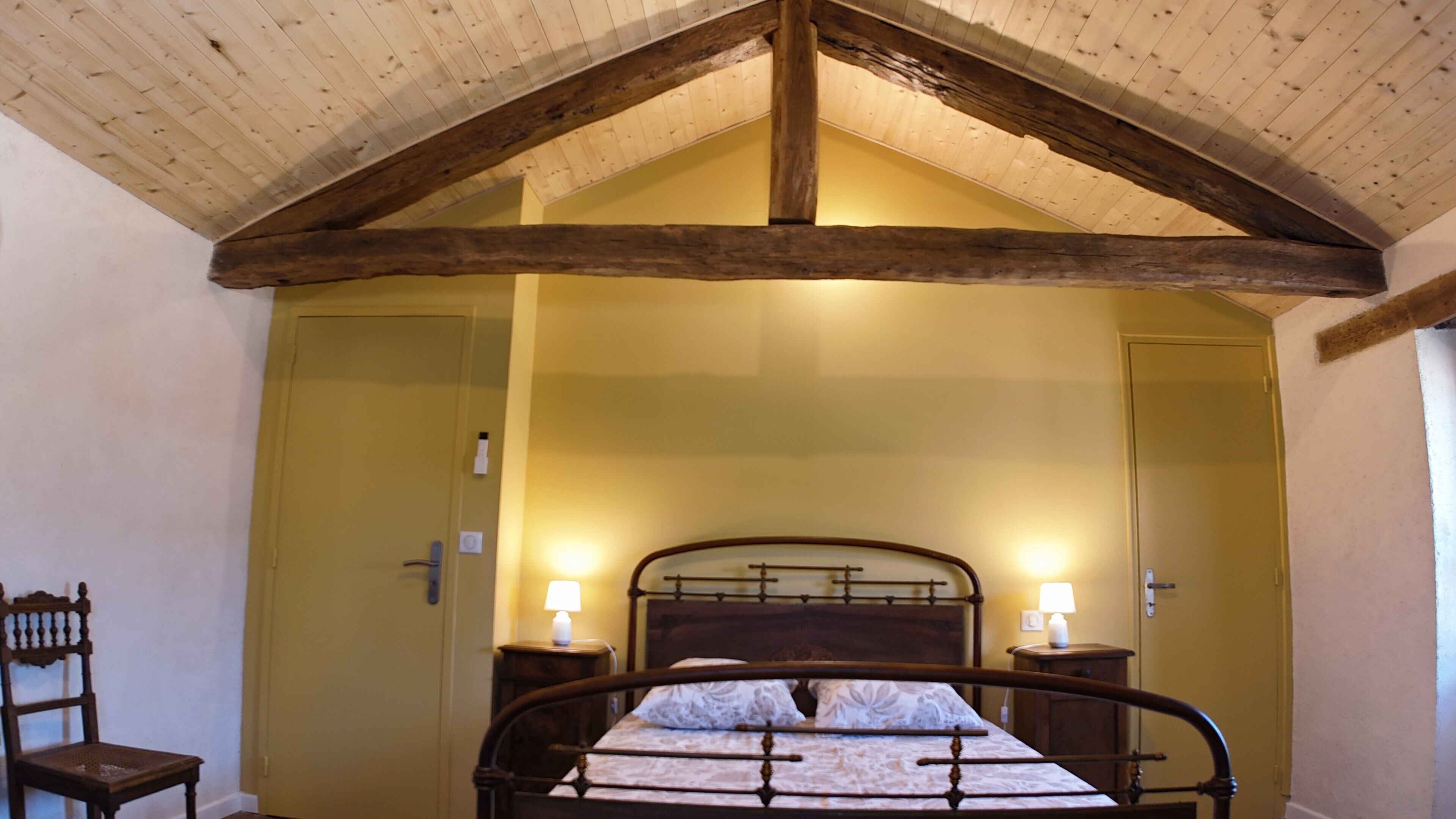 3 bedrooms, iron/ironing board, bed sheets