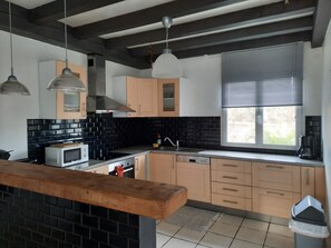 Fridge, microwave, stovetop, dishwasher - House swimming pool 10 km from Biarritz (Mouguerre)