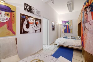 1 dormitori, planxa i posts de planxar, wifi i roba de llit 