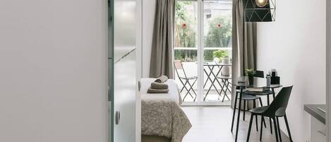 1 habitación, tabla de planchar con plancha, wifi y ropa de cama