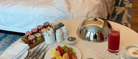 Free daily cooked-to-order breakfast