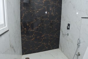 Familien-Suite | Badezimmer