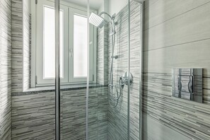 Hair dryer, towels, soap, toilet paper - Aura Milanese is much more than a B&B (Milano)