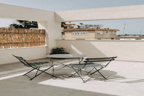 Outdoor dining - Wake up by the Sea Apt 1 situated just 50m from the beach in Pernera (Paralimni)