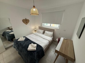 2 bedrooms, WiFi, bed sheets - Wake up by the Sea Apt 1 situated just 50m from the beach in Pernera (Paralimni)