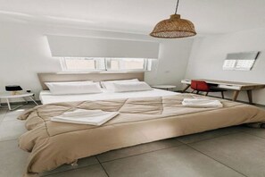 2 bedrooms, WiFi, bed sheets - Wake up by the Sea Apt 1 situated just 50m from the beach in Pernera (Paralimni)