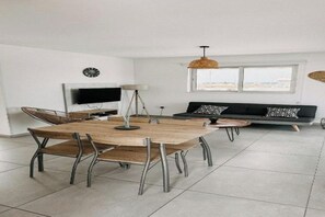 TV - Wake up by the Sea Apt 1 situated just 50m from the beach in Pernera (Paralimni)