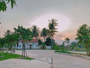 Property grounds - Kampot Paradise Hotel (Kampot)