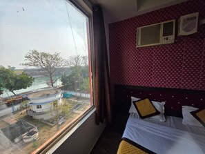 Deluxe Room, River View | Free WiFi - Hotel Ganges Park (Haridwar)