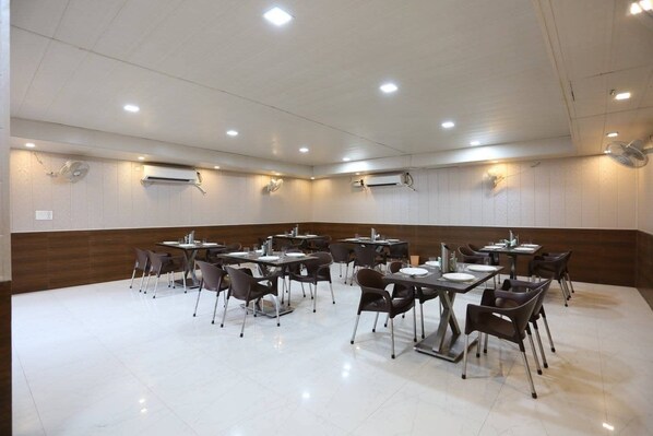 Dining - Hotel Ganges Park (Haridwar)