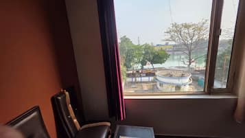 Rom – deluxe, elveutsikt | Wi-fi (inkludert)