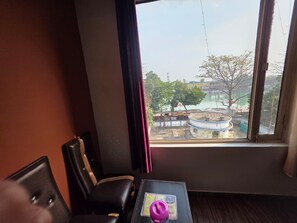 A hotel room with a view of a water body and a bridge. - Hotel Ganges Park (Haridwar)