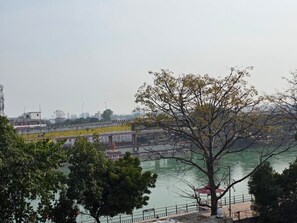 Deluxe Room, River View | Lake view - Hotel Ganges Park (Haridwar)