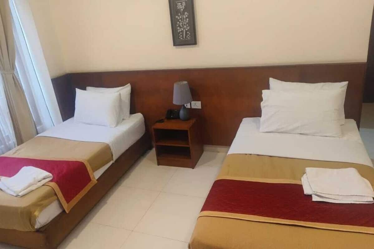 Deluxe Double or Twin Room | Laptop workspace, iron/ironing board, free WiFi