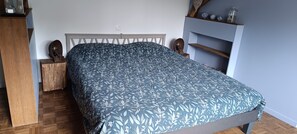 1 bedroom, WiFi, bed sheets - Guest Room “Chambre Bleue” (Cérans-Foulletourte)