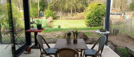 تناول الطعام بالخارج