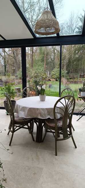 Dining - Guest Room “Chambre Bleue” (Cérans-Foulletourte)