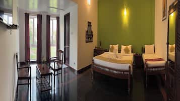 Luxury Studio Suite | Desk, laptop workspace, free WiFi