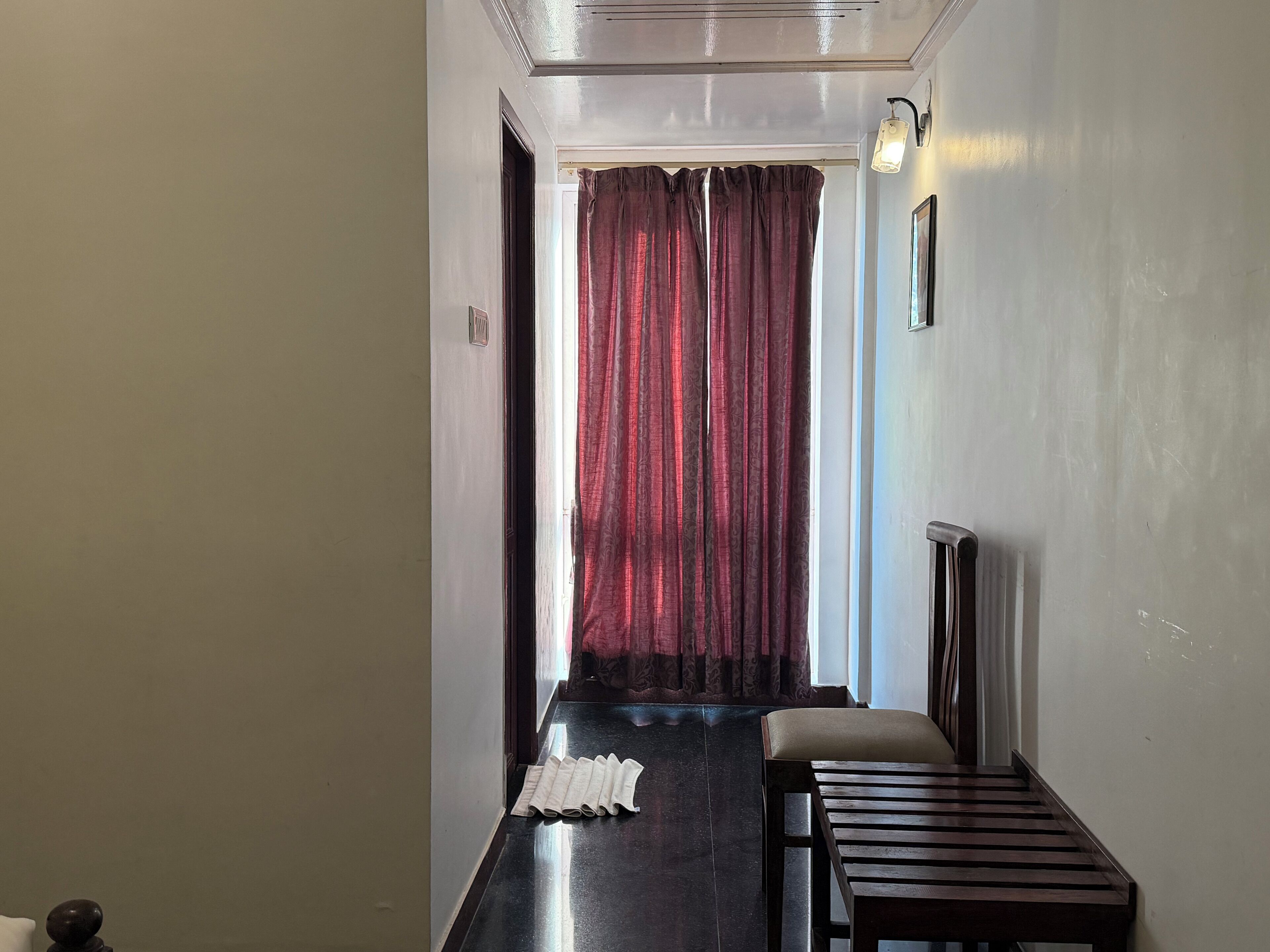 Basic Twin Room | Desk, laptop workspace, free WiFi