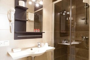 Studio, Balcony | Bathroom - Apartamentos Pinar Málaga Centro (Málaga)