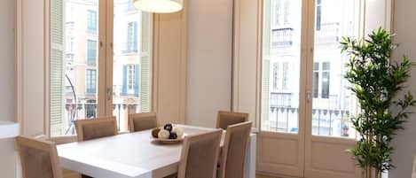 Superior Apartment, 2 Bedrooms, Balcony | Dining