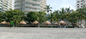อพาร์ทเมนท์, 2 ห้องนอน, สระว่ายน้ำส่วนตัว | ชายหาด