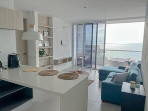 อพาร์ทเมนท์, 2 ห้องนอน, สระว่ายน้ำส่วนตัว | บริเวณนั่งเล่น