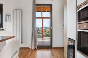 Interior - Holiday Home 'Cinque Terre - Laspezia - Loft 1910' with Garden, Balcony and Wi-Fi (La Spezia)