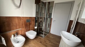 Unclassified image, 4 of 18, button - Holiday Home 'Cinque Terre - Laspezia - Loft 1910' with Garden, Balcony and Wi-Fi (La Spezia)