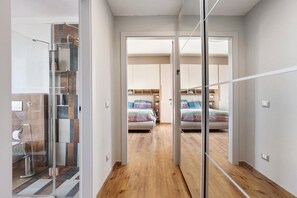 Iron/ironing board, WiFi, bed sheets - Holiday Home 'Cinque Terre - Laspezia - Loft 1910' with Garden, Balcony and Wi-Fi (La Spezia)