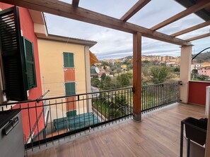 Unclassified image, 5 of 18, button - Holiday Home 'Cinque Terre - Laspezia - Loft 1910' with Garden, Balcony and Wi-Fi (La Spezia)