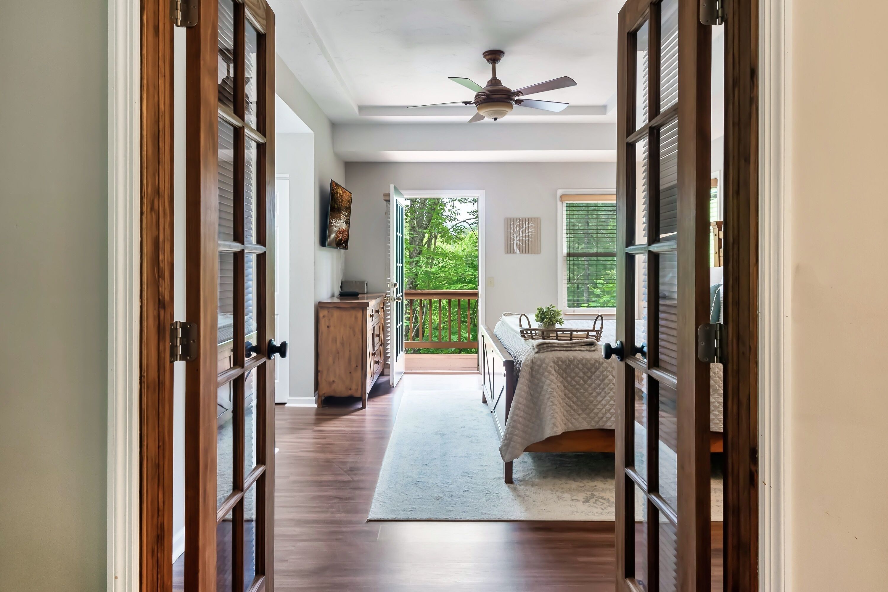 Signature Cabin, 3 Bedrooms, Hot Tub | Individually decorated, individually furnished, iron/ironing board