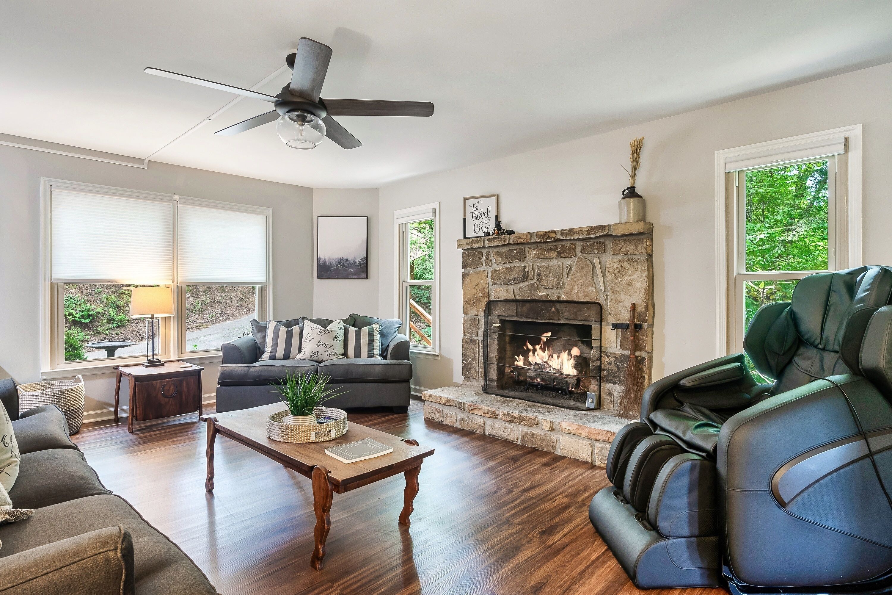 Signature Cabin, 3 Bedrooms, Hot Tub | Living room