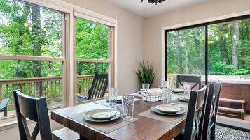 Signature Cabin, 3 Bedrooms, Hot Tub | In-room dining