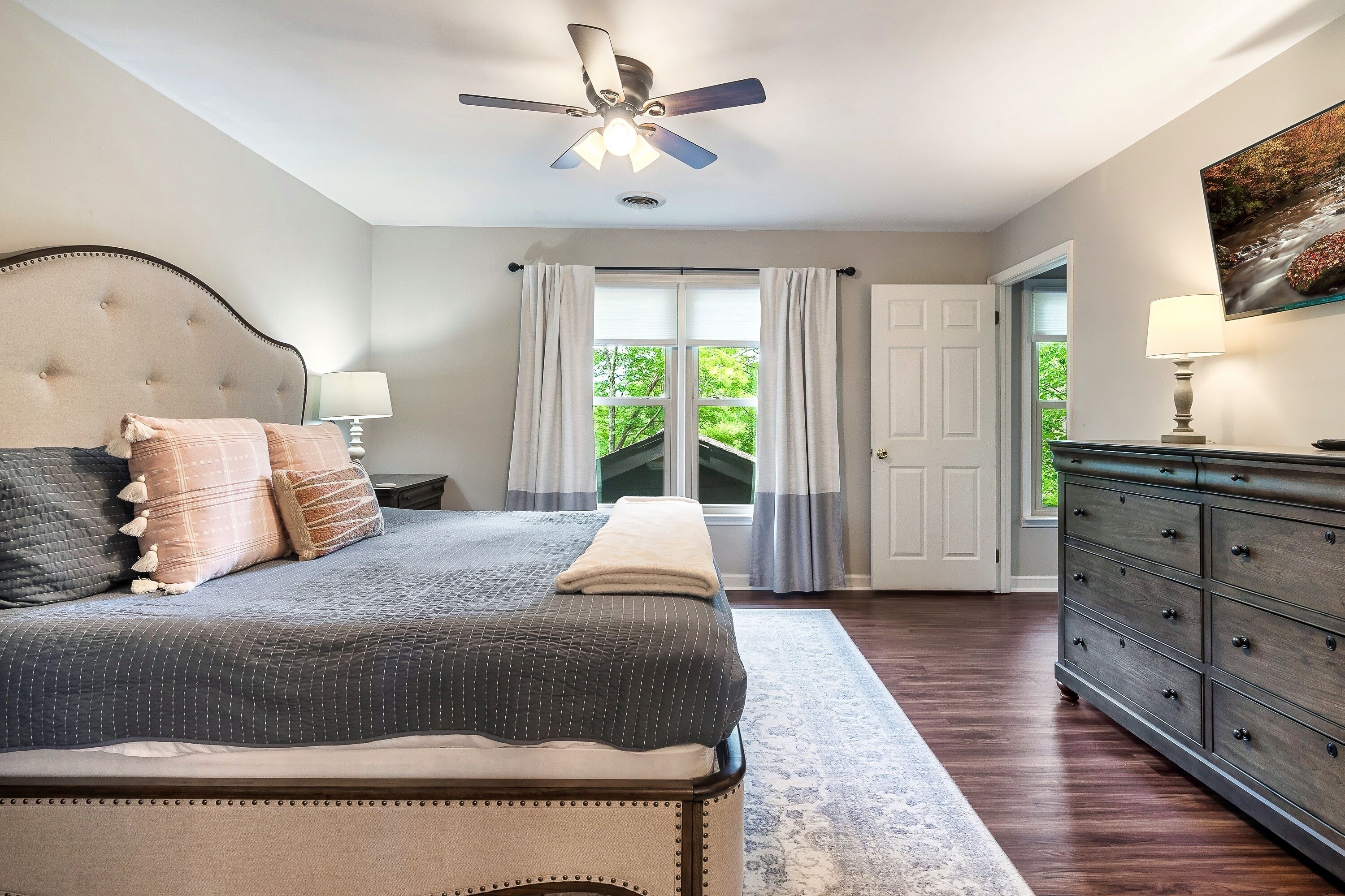 Signature Cabin, 3 Bedrooms, Hot Tub